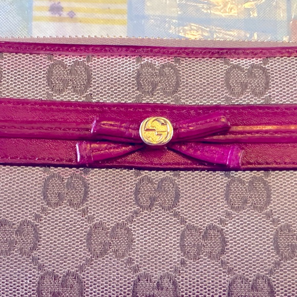 Guc gucci zip around wallet does have some call outs see pics - Picture 7 of 12